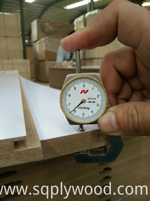 Linyi Factory 2-25mm Melamine Slatwall MDF Fiber Board Slot/Slotted Plain MDF for Furniture